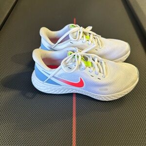 Nike Revolution 5 'White Laser Crimson Blue' women’s